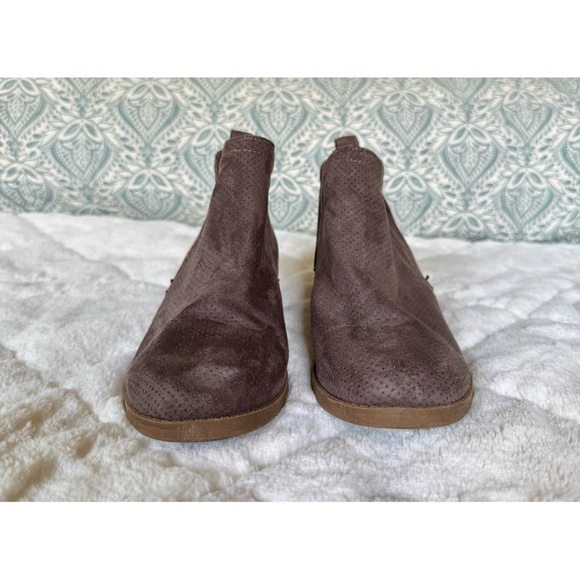 Universal Thread Shoes - Universal Thread Womens Booties US 7 Grey Taupe Perforated Slip‎ On Block Heel